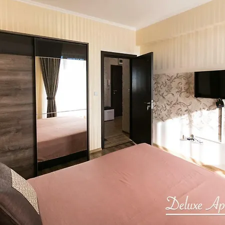 Cathedral Deluxe * וארנה