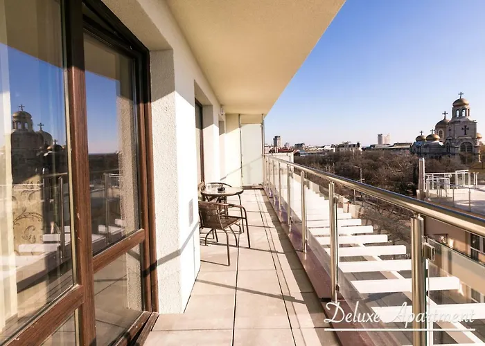 Cathedral Deluxe וארנה